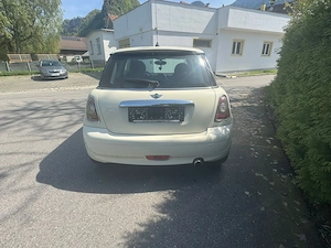 Mini Cooper One R56 Bild 2