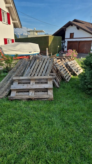 Paletten, Holzstämme,Holzbretter Bild 3