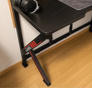 Gaming Tisch zu verkaufen - Muss weg bis Ende des Monats! Bild 2