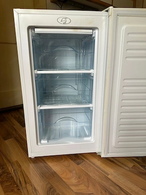 Kleiner Gefrierschrank mit 3 Schubladen   voll funktionstüchtig Bild 4