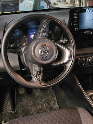 Verkaufe Toyota Yaris  Bild 5