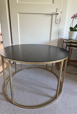 sofa und Tisch  Bild 4