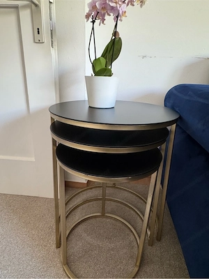 sofa und Tisch  Bild 5