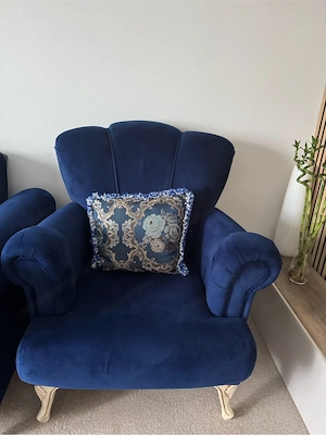 sofa und Tisch  Bild 3