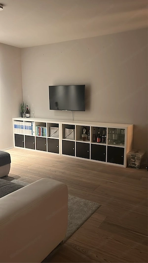 TV Wand 2 teilig mit TV Bild 2