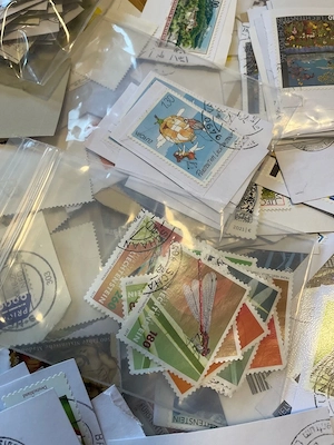 unzählige Briefmarken aus versch Ländern Bild 3