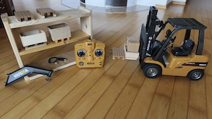 Großer neuwertiger RC Gabelstapler aus Metall M1:10 Bild 2