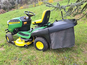 John Deere X155R Rasentraktor Bild 3