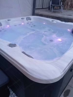 Jacuzzi wie neu  Bild 3