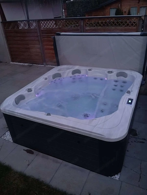 Jacuzzi wie neu  Bild 2