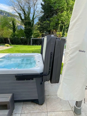 HOTSPRING Whirlpool Salzwasser 5 Sitzer Bild 4