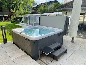 HOTSPRING Whirlpool Salzwasser 5 Sitzer Bild 5