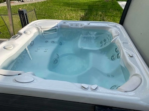 HOTSPRING Whirlpool Salzwasser 5 Sitzer Bild 3