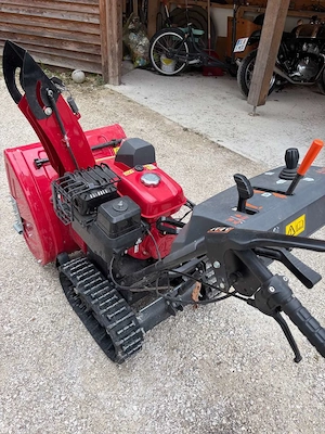 Honda HSS 760A mit Raupenantrieb und Schneeschild Bild 4