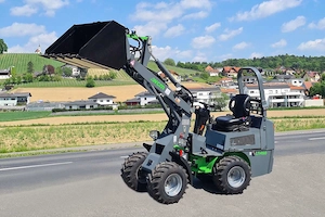 Hoflader L1460 mit Schaufel Bild 2