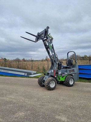 Hoflader L1460 mit Schaufel Bild 8