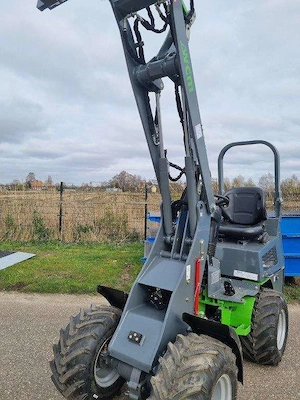 Hoflader L1460 mit Schaufel Bild 9