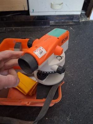 nivelier Geräte mit stativ Bild 3