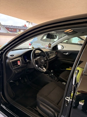 Auto Kia Rio 1.2.Titan Schwarz Bild 2