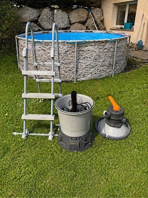 Pool inkl Sandfilteranlage und Leiter