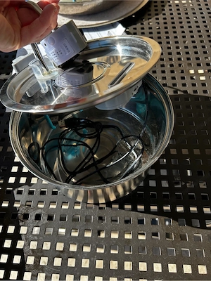 trinkbrunnen für Haustiere wie Katzen und Hunde inkl Zubehör Bild 4