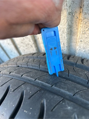 Sommerreifen mit Alufelgen Bild 3