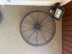 Altes Wagenrad Bild 3