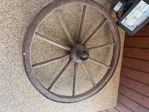 Altes Wagenrad Bild 2