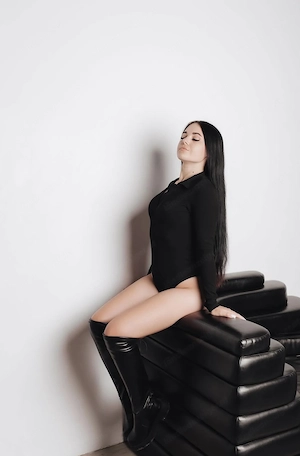 Monica aus Italien  Neu 