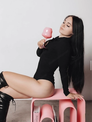 Monica aus Italien  Neu  Bild 3