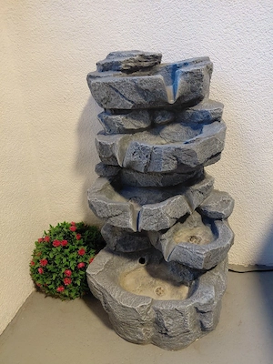 Brunnen mit LED ca 60cm hoch Bild 3