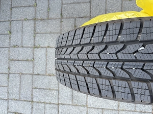 Sommer- und Winterreifen mit Felgen neuwertig Bild 2