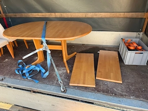 Tisch und Stühle Bild 2