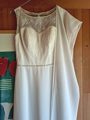 Elegantes Chiffon Brautkleid von Affinity Bridal Bild 2