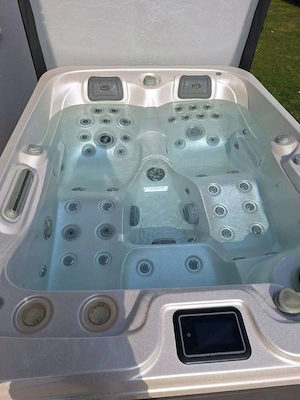 Armstark Whirlpool Austria, Celestite Bild 2