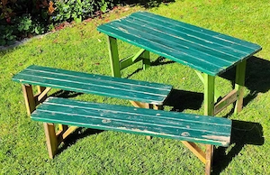 Kinder Gartentisch und -Bänke