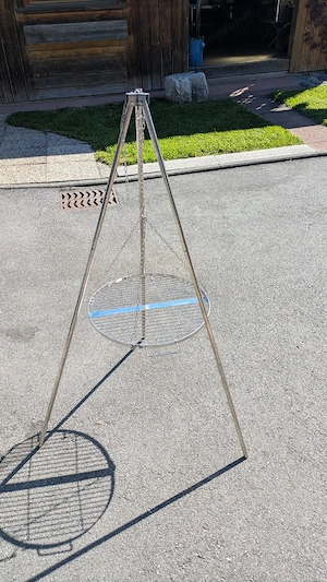 Dreibein mit Rost Bild 3