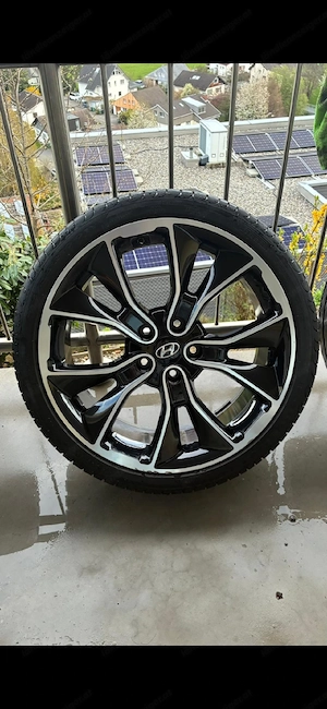 Autoreifen mit Felgen Bild 4