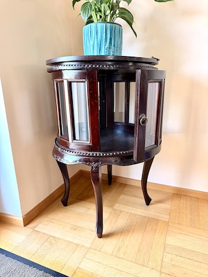 Teeschrank antik aus Holz Bild 2