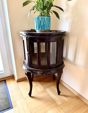 Teeschrank antik aus Holz Bild 3