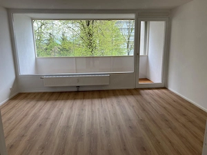 Helle und freundliche 4- Zimmerwohnung mit ca. 97m2 in Zentrum von Dbn. Hatlerdorf zu verkaufen! Bild 3