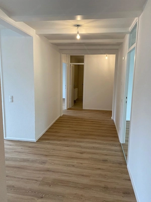 Helle und freundliche 4- Zimmerwohnung mit ca. 97m2 in Zentrum von Dbn. Hatlerdorf zu verkaufen! Bild 5