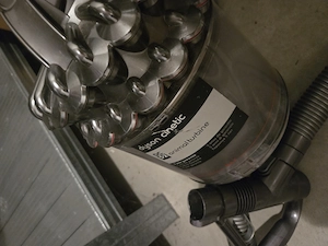 Marke Dyson, Modell DC52 Allergy Parquet. Bild 3