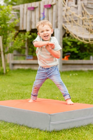 Hüpfmatten Kinder 120 x 60  Outdoormatte - Kindergeburtstag - Spiel und Spass 