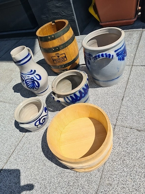 töpfe und mostkrug