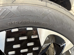 Sommerreifen, gefahren 4.0 km, das Auto umgerüstet auf Ganzjahresreifen. Bild 4