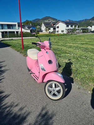 Vespa  Piaggio 125 Limited Edition  Bild 2