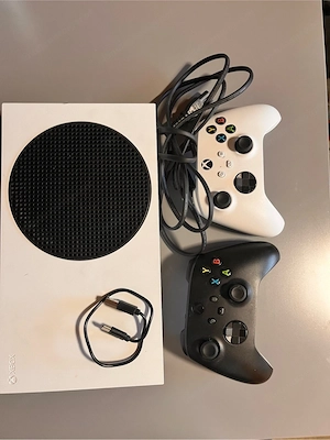 Xbox series S mit 2 controller  Bild 3
