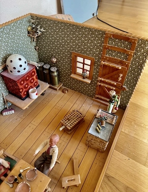 Tolle antike Puppenstube Bild 3