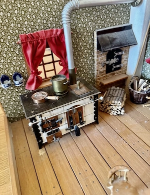 Tolle antike Puppenstube Bild 4